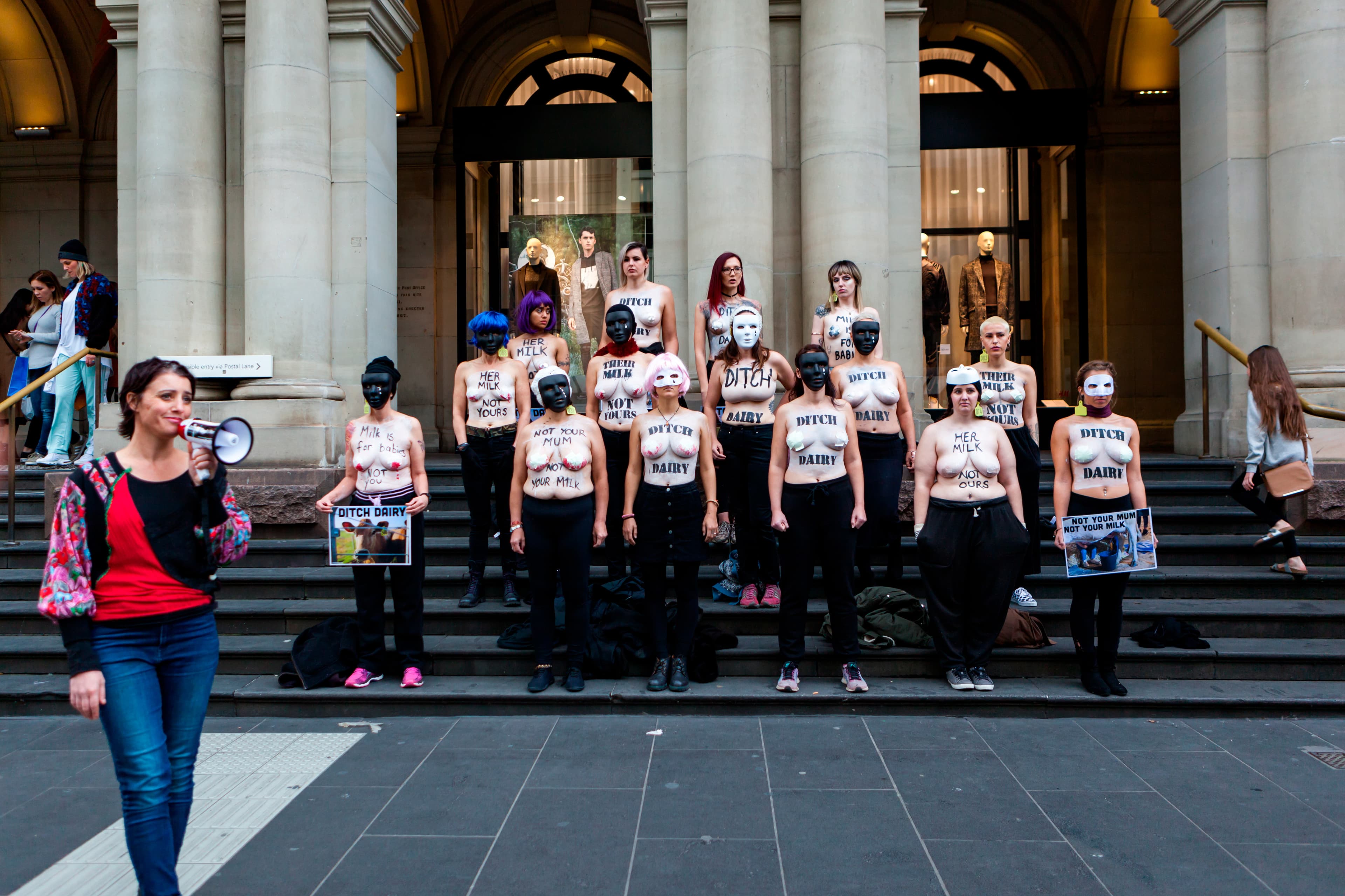 Experiences of the feminist past to resist sexism and patriarchy